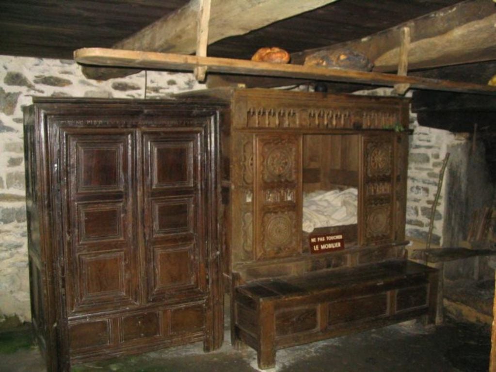 ¿Por qué las personas dormían en armarios de madera en la Edad Media? Foto: camas armario.