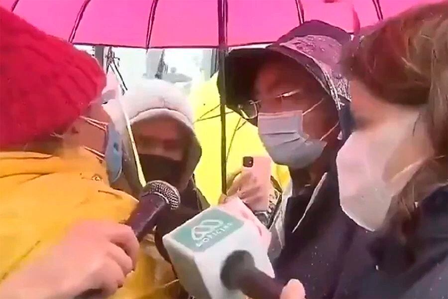 Cathy Barriga increpó al intendente de la RM en pleno punto de prensa