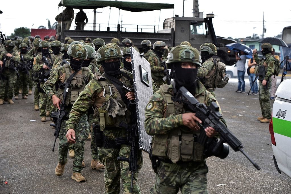 Drogas, asesinatos y secuestros: los 5 grupos narcos más peligrosos de Latinoamérica. Foto: militares ecuatorianos.