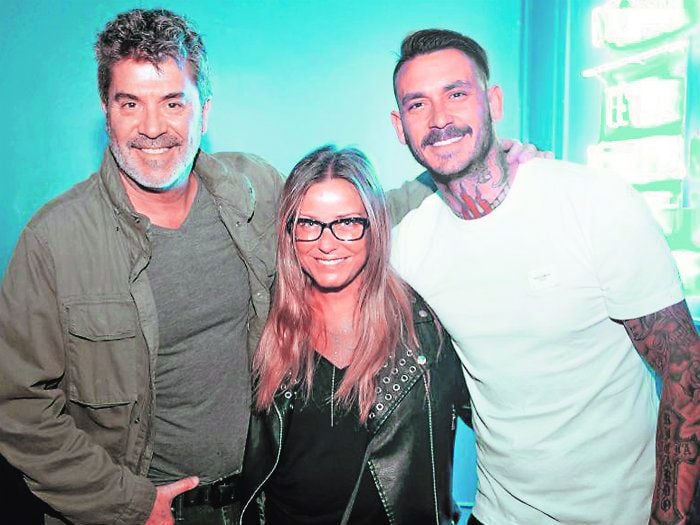 Pinilla pasa las penas carreteando en su bar con actriz de "Pacto de Sangre"