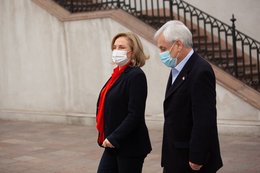 Piñera promulga ley que permite invertir el orden de los apellidos