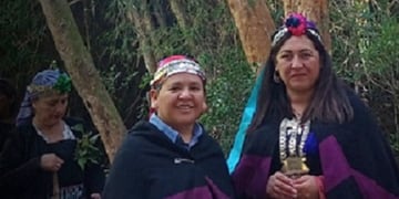 Mujeres mapuches se casan