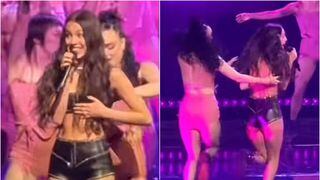 Olivia Rodrigo tuvo problemas con su vestuario y casi queda en topless en pleno concierto